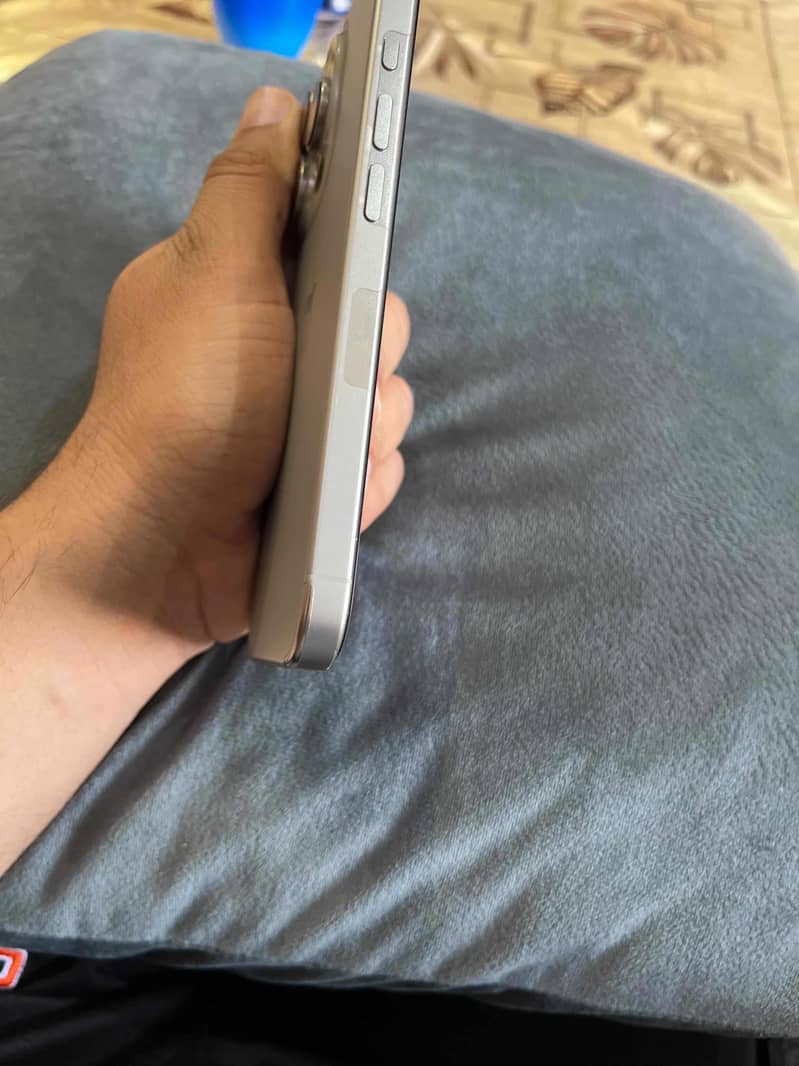Apple iPhone 16 Pro 2