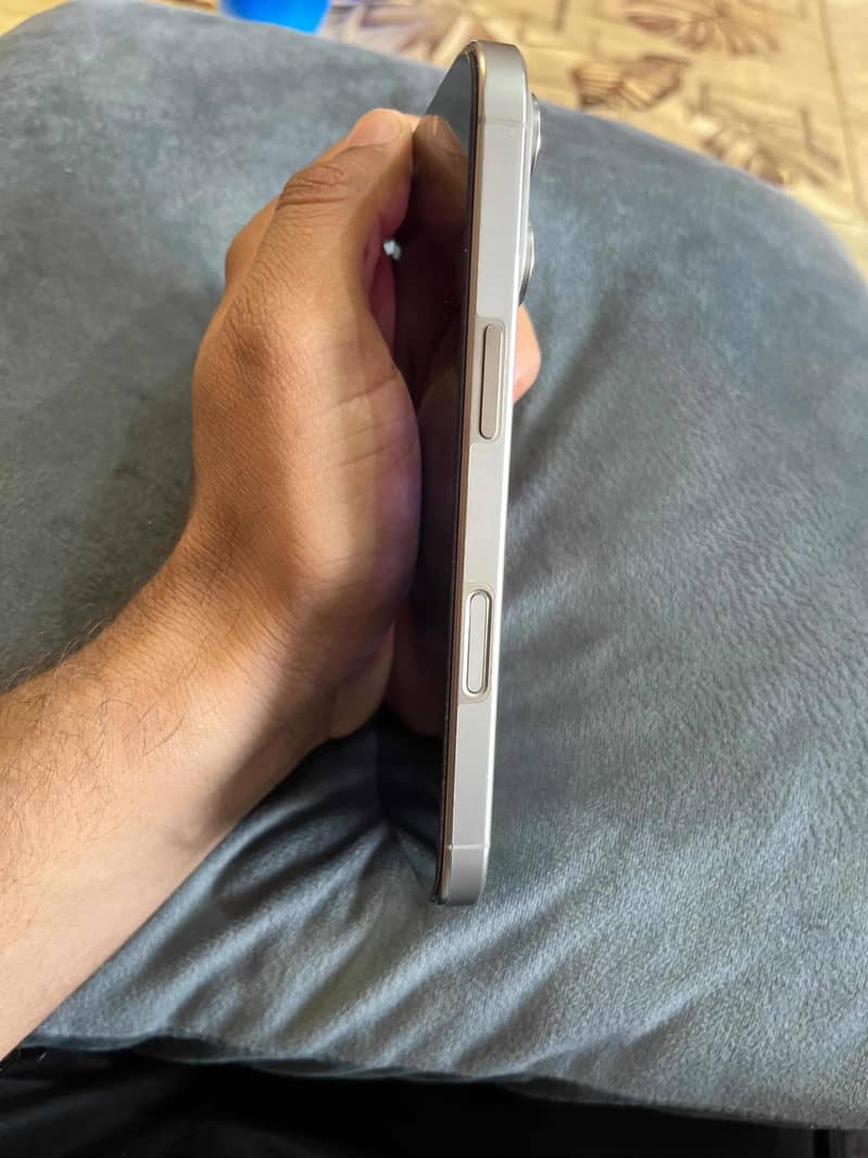 Apple iPhone 16 Pro 4