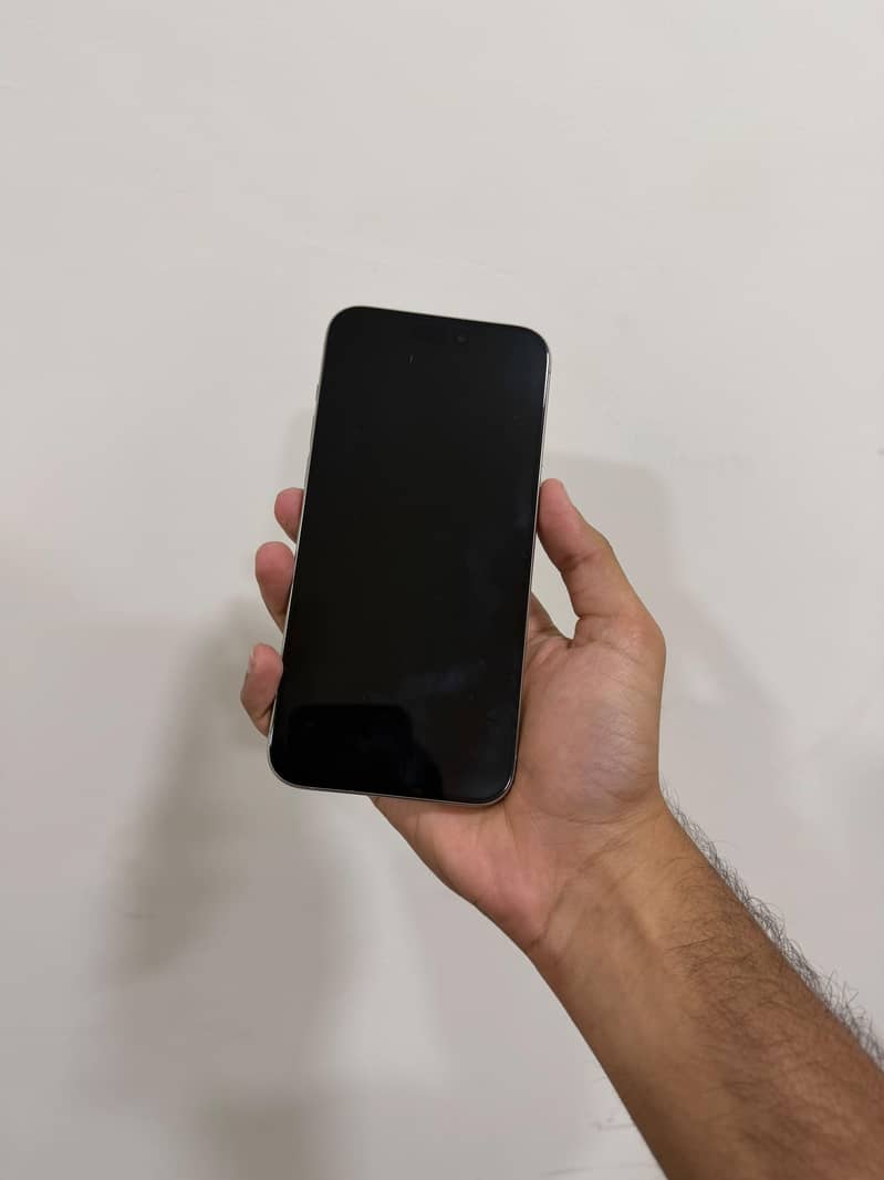 Apple iPhone 15 Pro Max 2