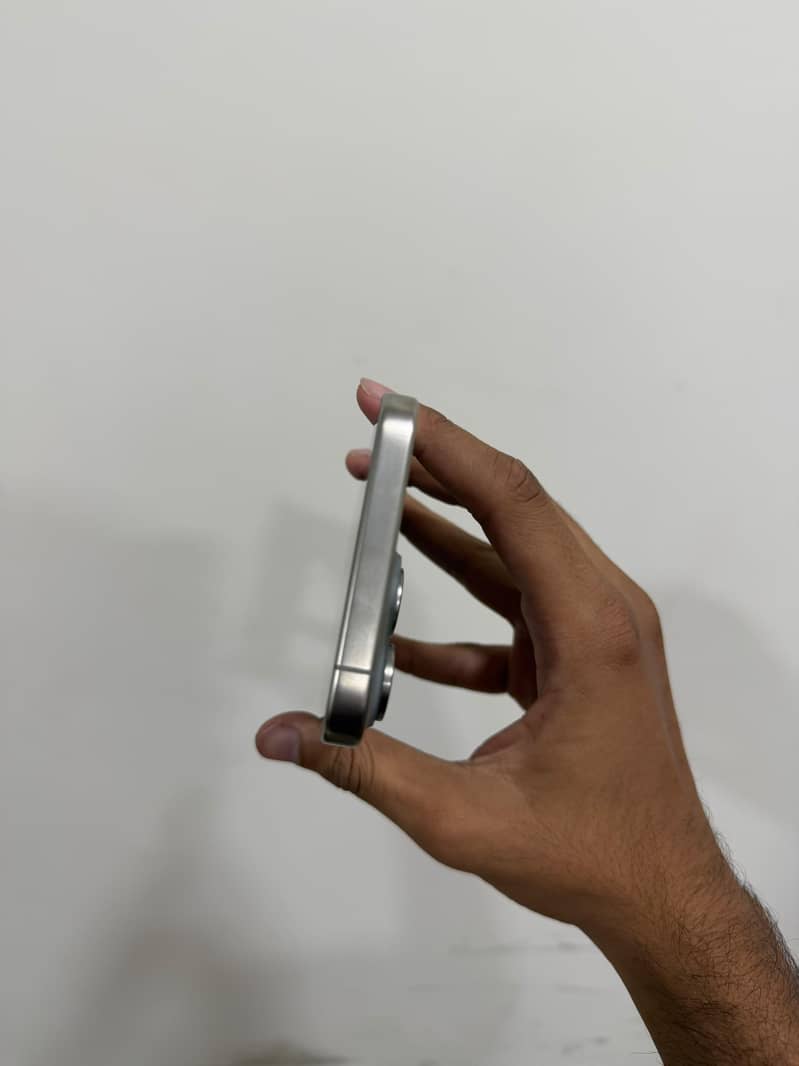 Apple iPhone 15 Pro Max 3