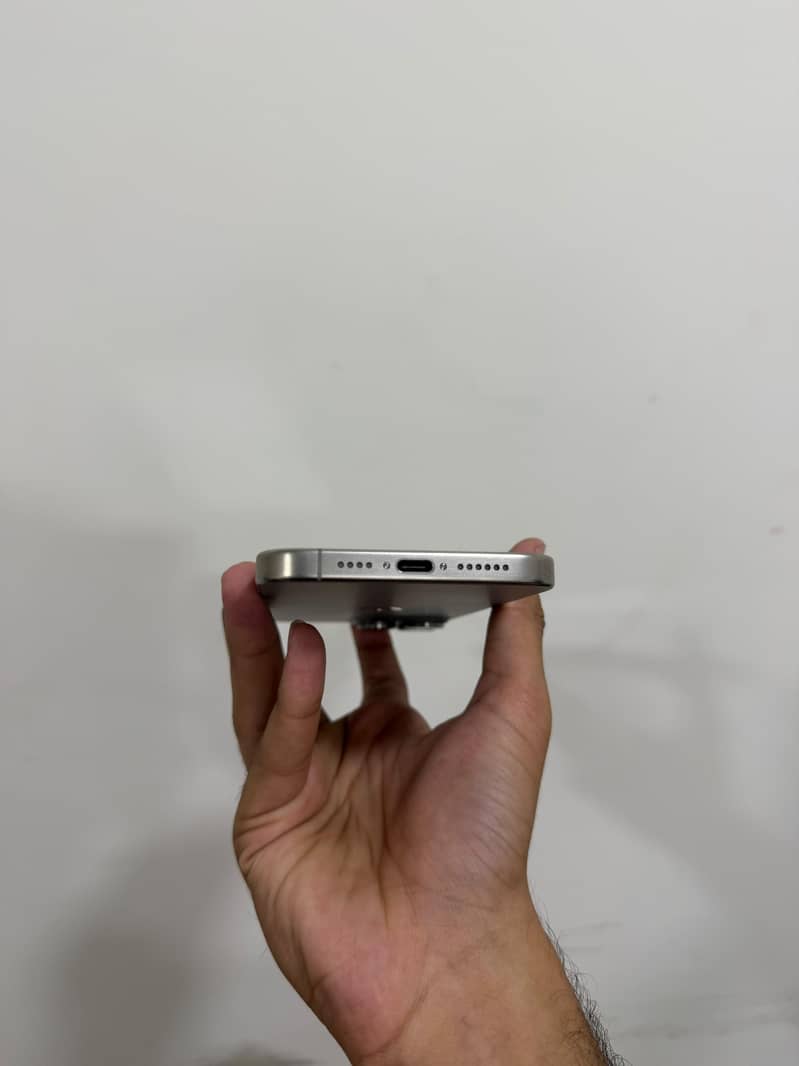 Apple iPhone 15 Pro Max 5