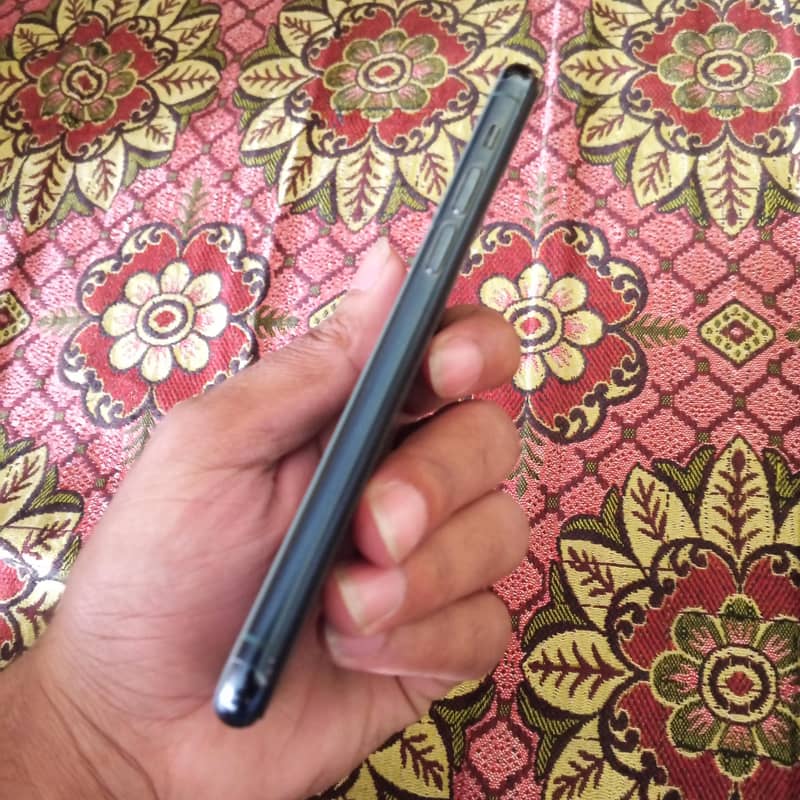 Apple iPhone 11 Pro 7
