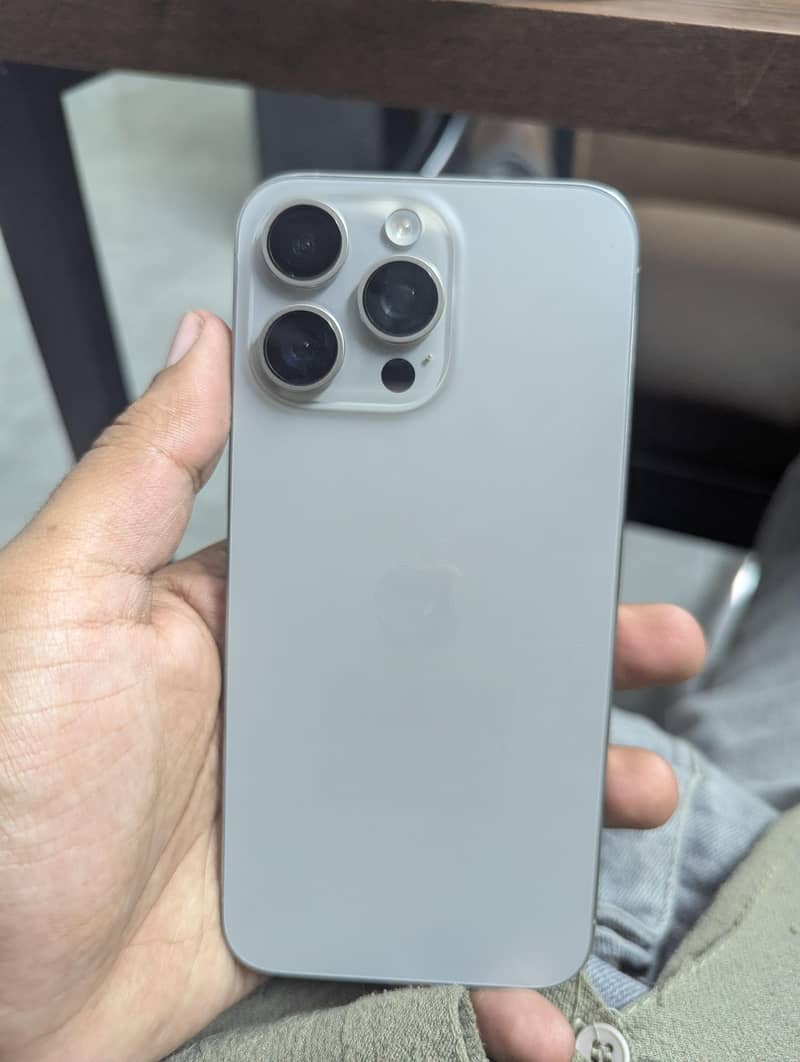 Apple iPhone 15 Pro Max 0