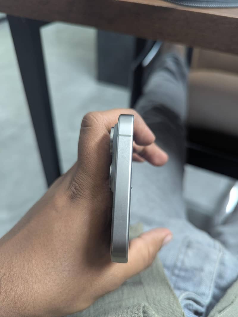 Apple iPhone 15 Pro Max 4