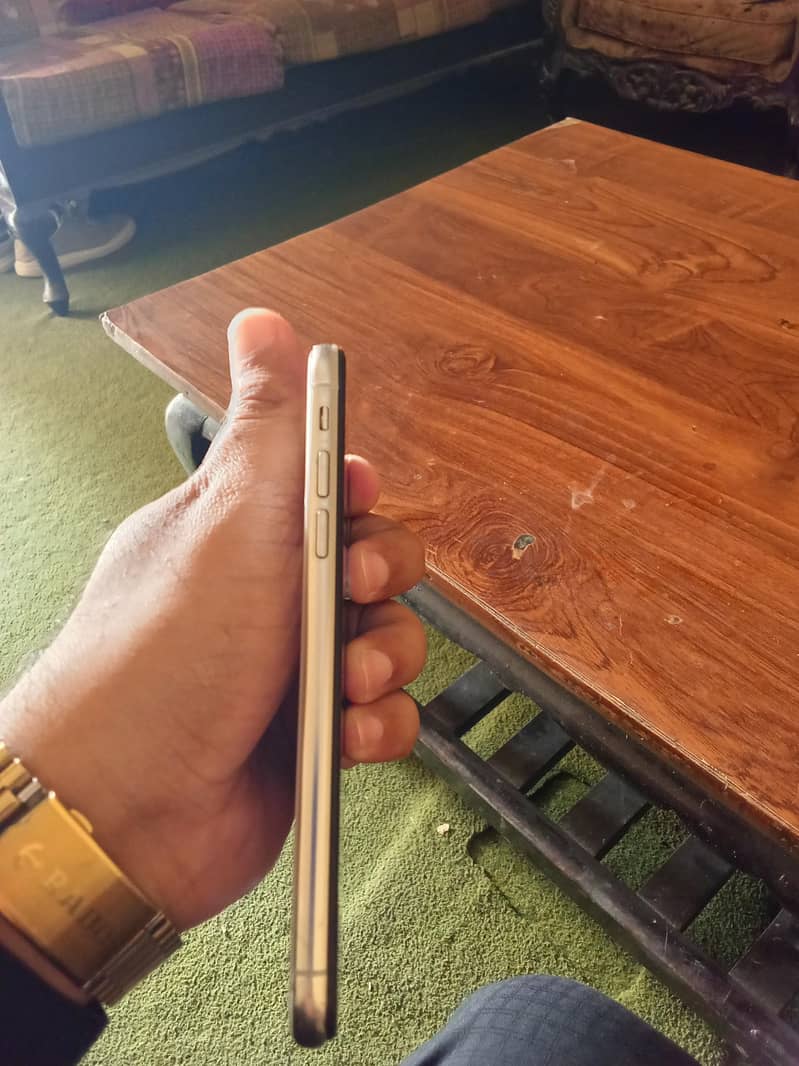 Apple iPhone X 3