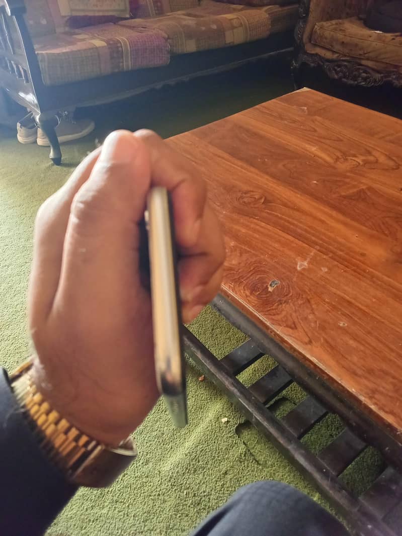 Apple iPhone X 4