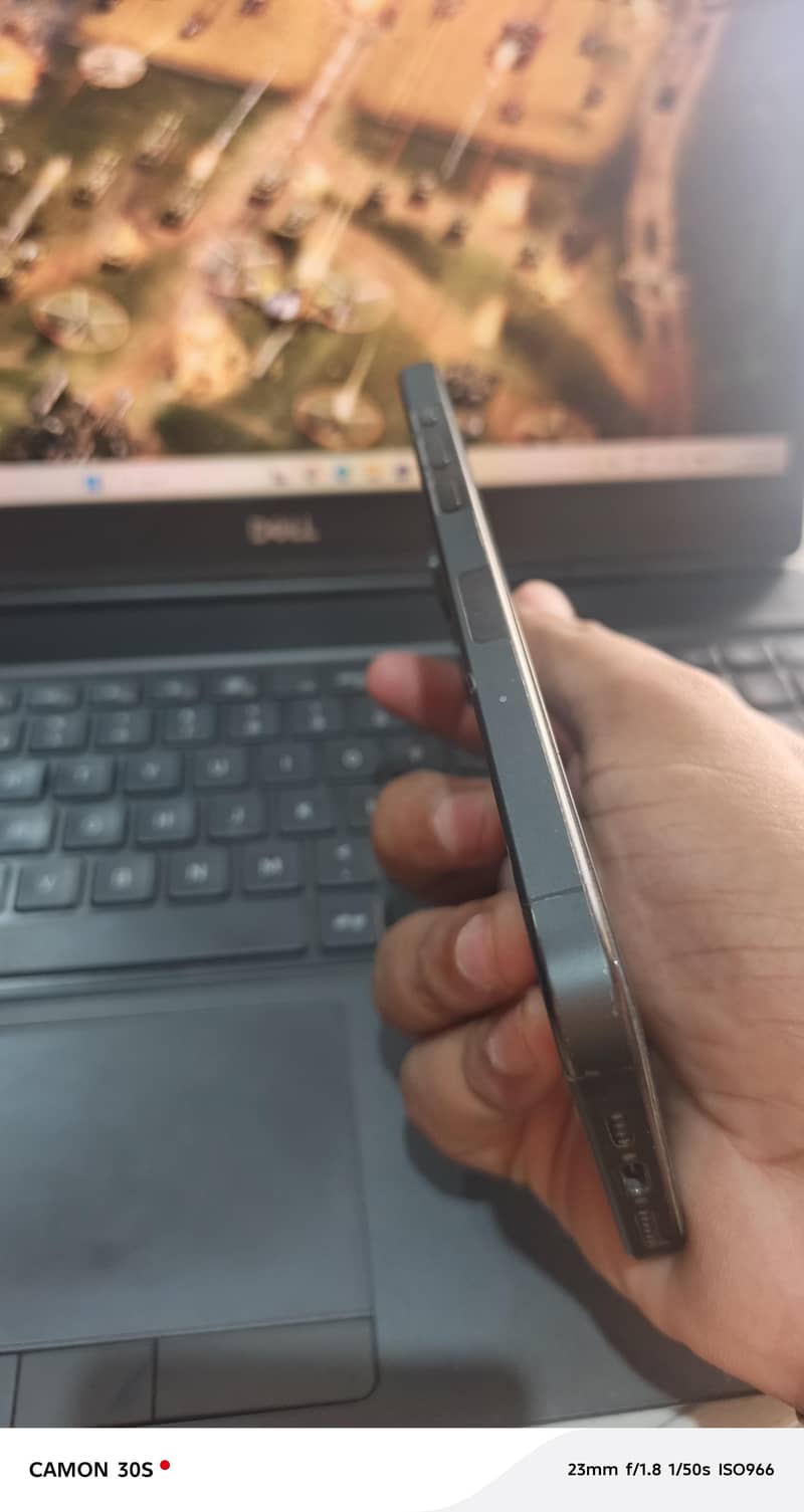 Apple iPhone 15 Pro Max 4