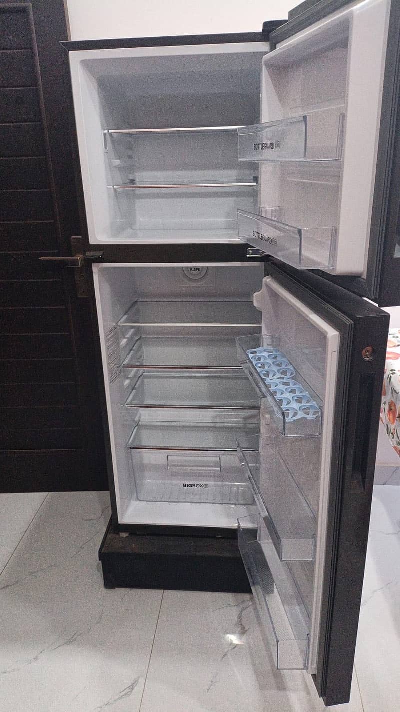Electronic refrigerator 1