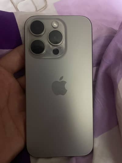I phone 15 pro jv natural Titanium clur
