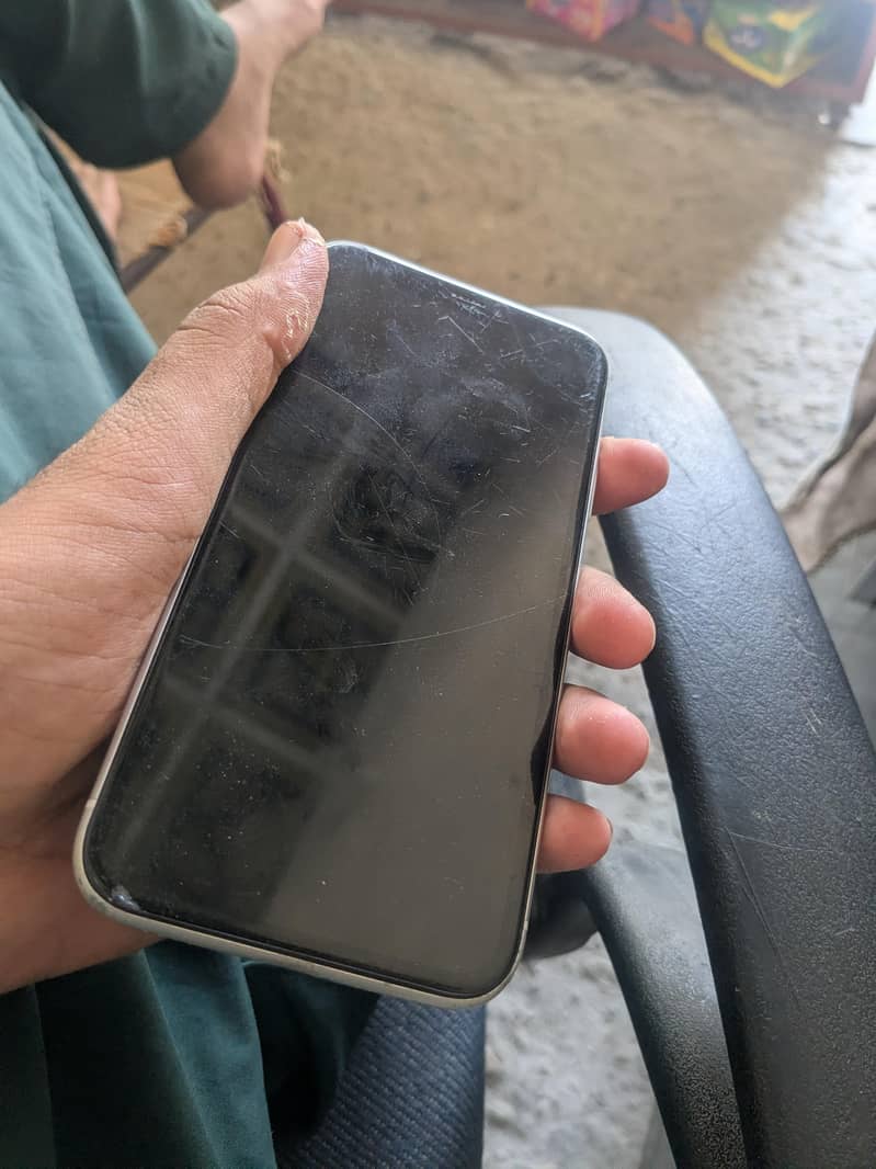 Apple iPhone XR 4