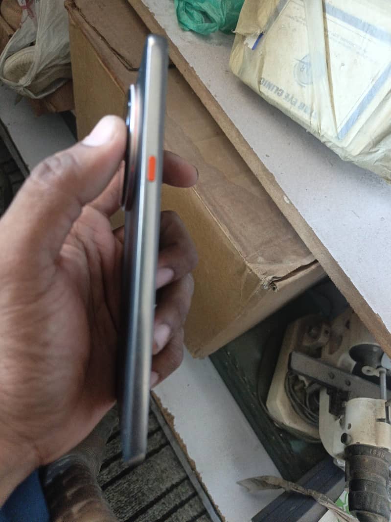 Tecno CAMON 40 Premier 1