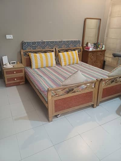 two single beds wirh dressing table