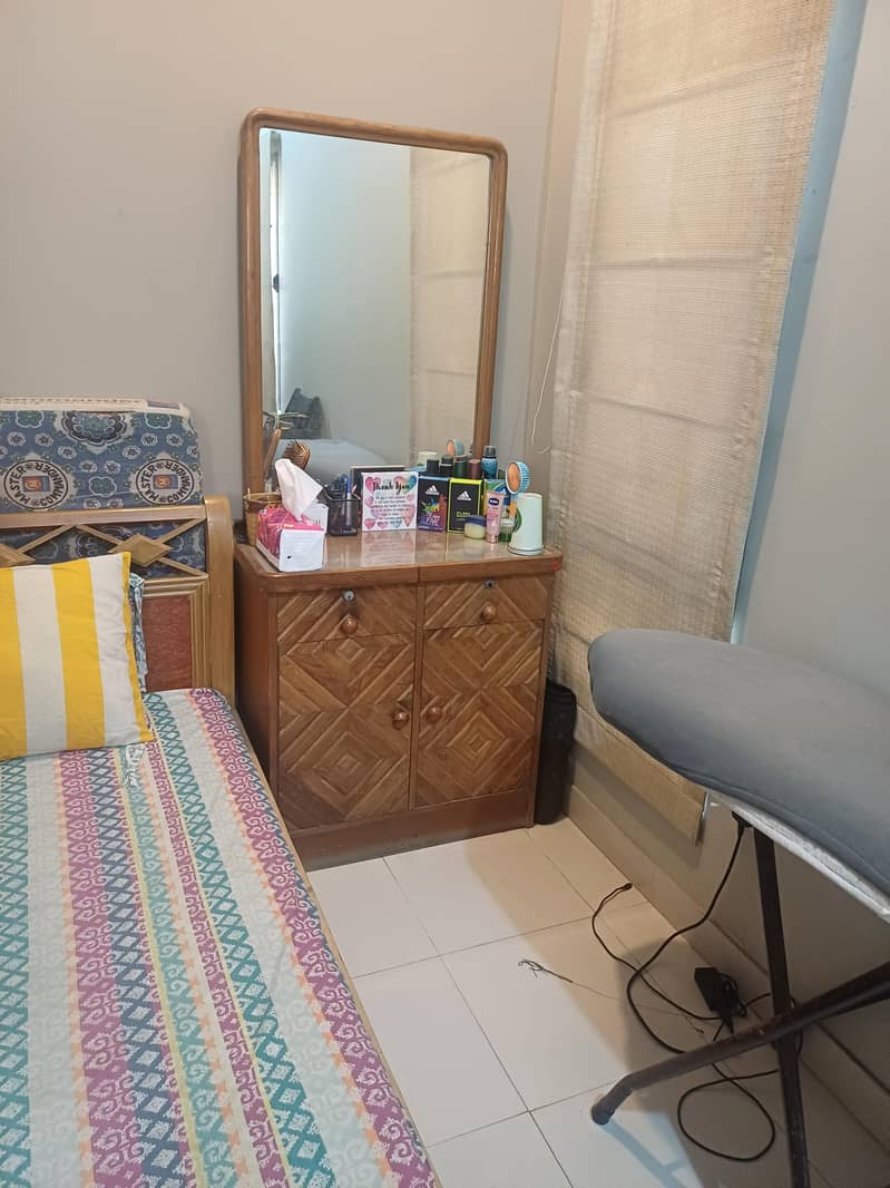 two single beds wirh dressing table 3