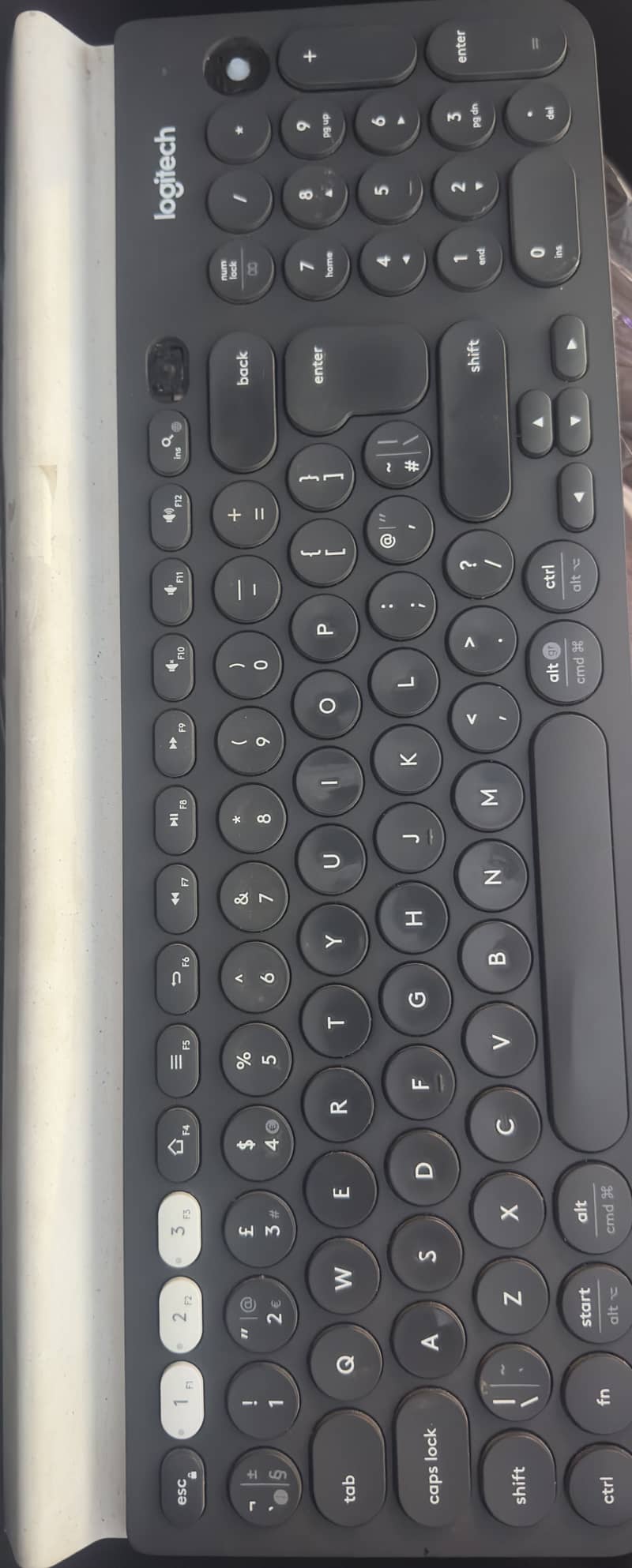 Logitech K780 keyboard 0