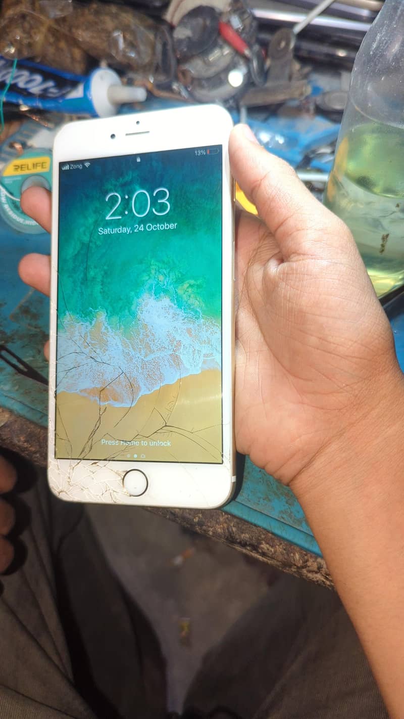 Apple iPhone 6 Plus 0