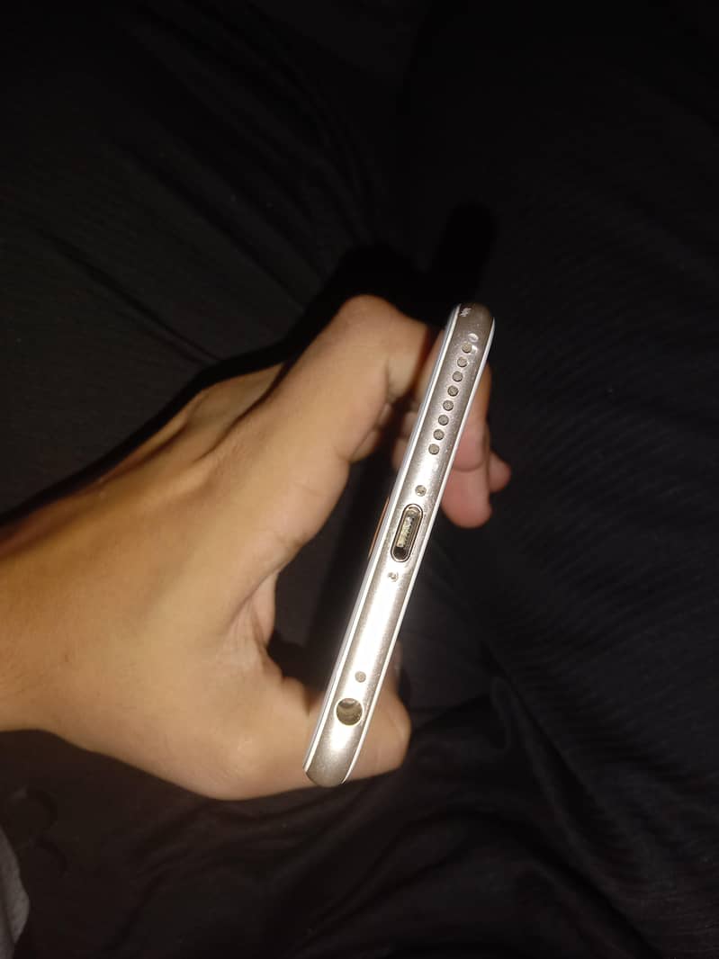 Apple iPhone 6S Plus 0