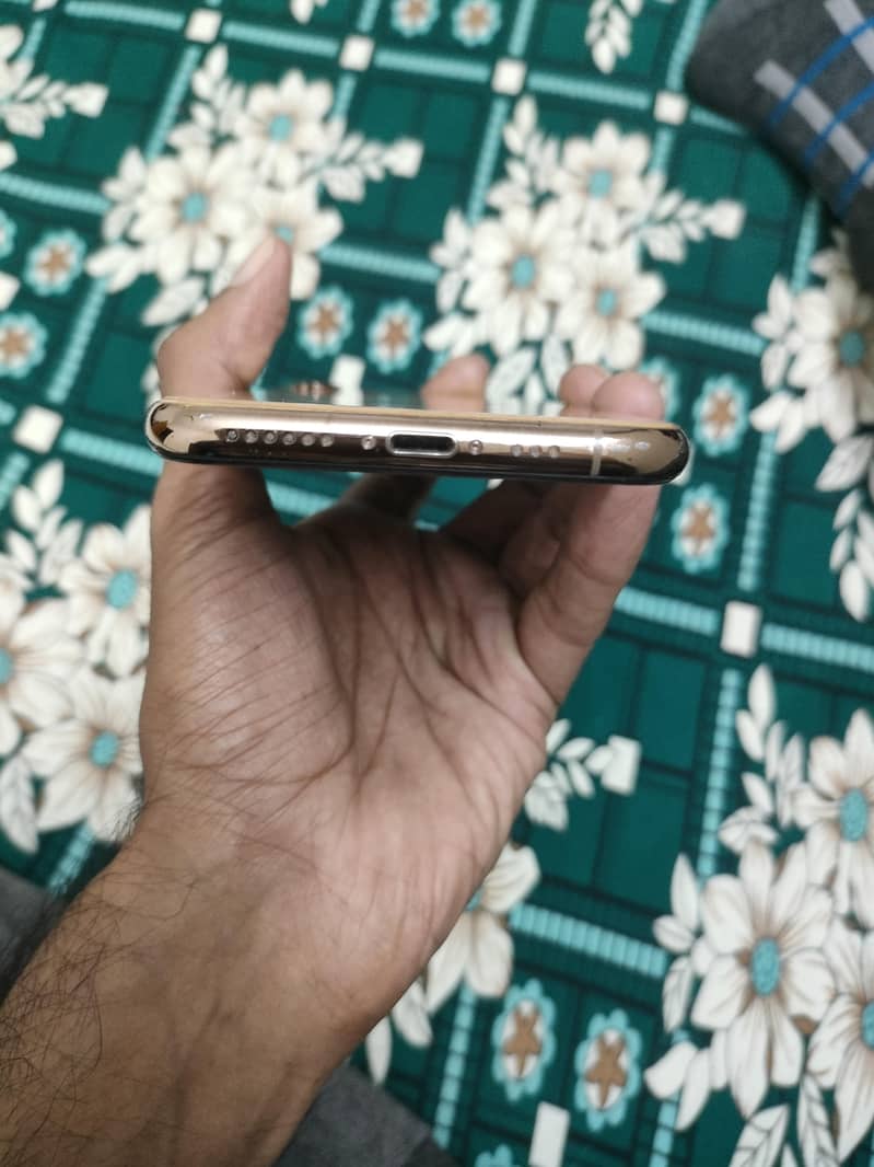 Apple iPhone XS 3