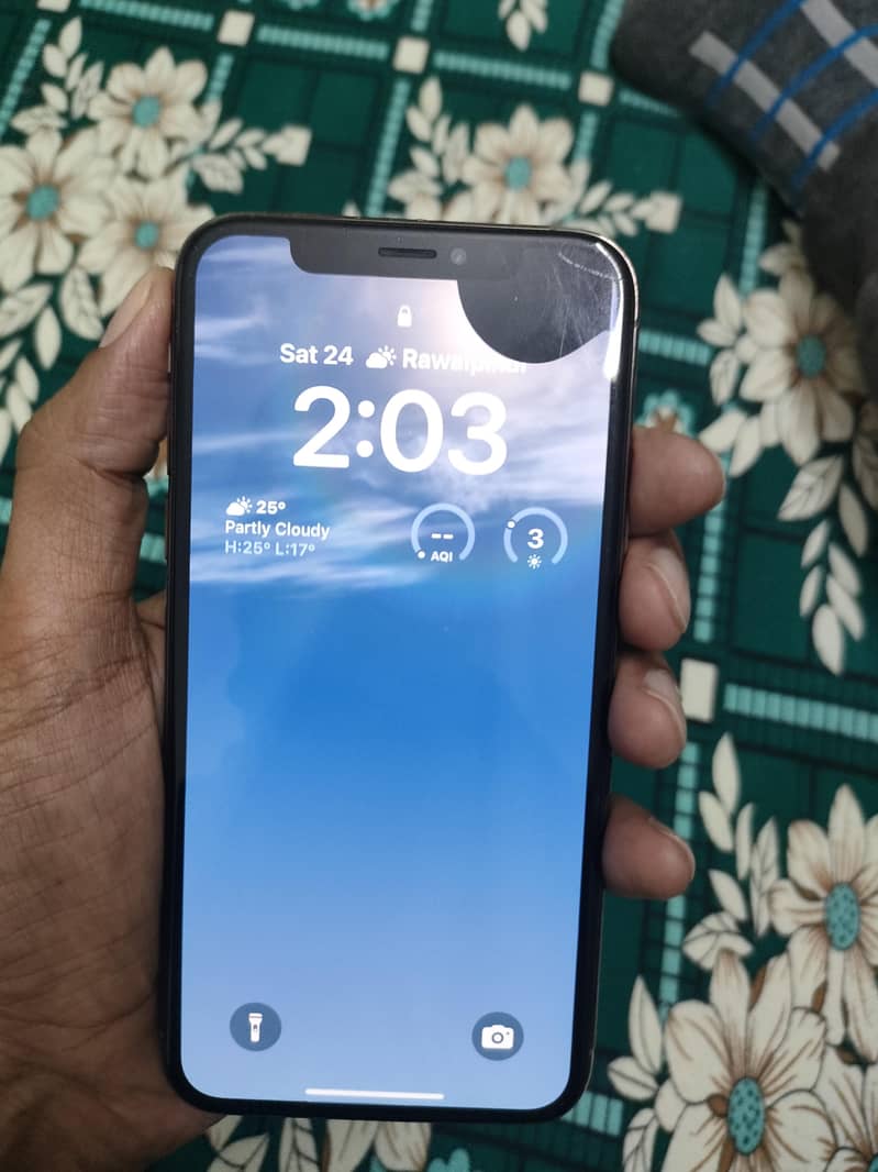 Apple iPhone XS 4