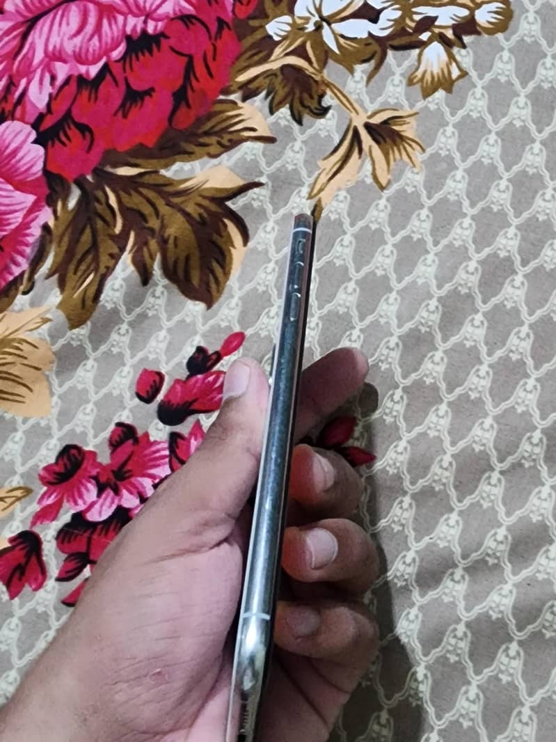 Apple iPhone XS Max 3