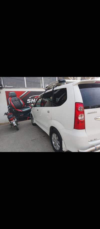 I am selling Toyota Avanza 2010 7 seater