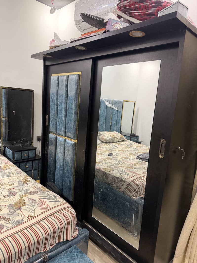 Complete 5-Pc Bedroom Set 4