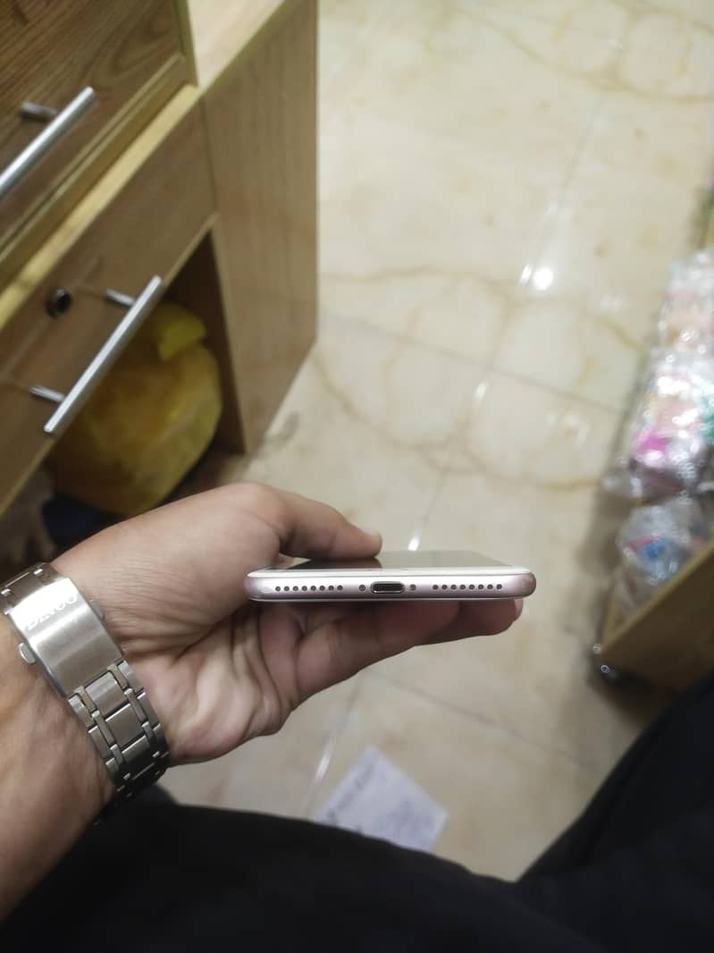 Apple iPhone 7 Plus 2