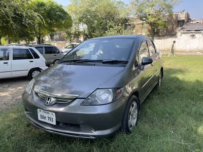 Honda City 2004.