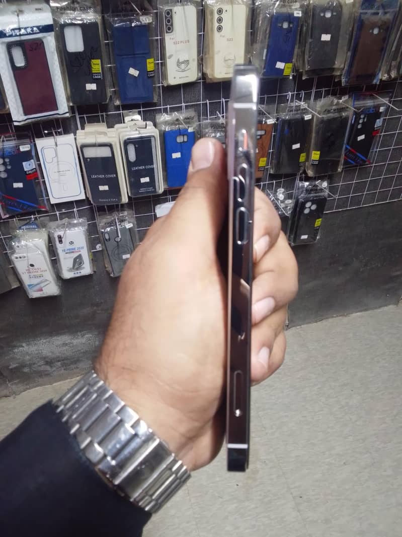 Apple iPhone 12 Pro 2