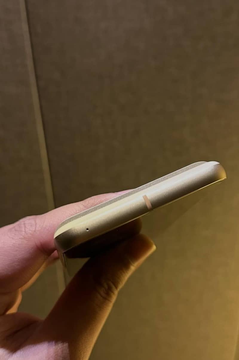 Google Pixel 8 4