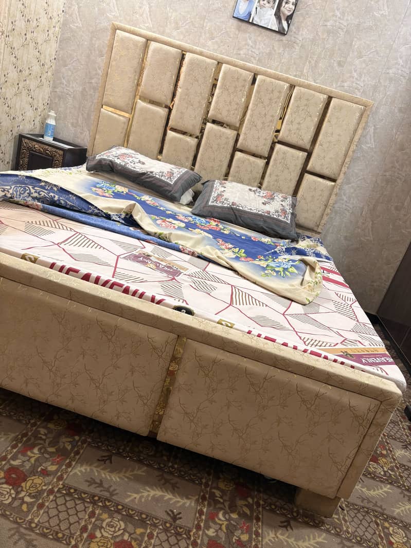 Selling poshish Bed 1