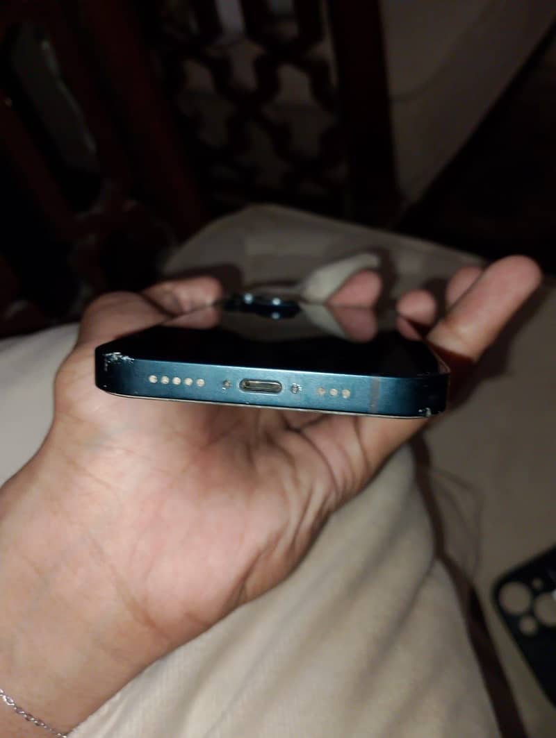 Apple iPhone 14 4
