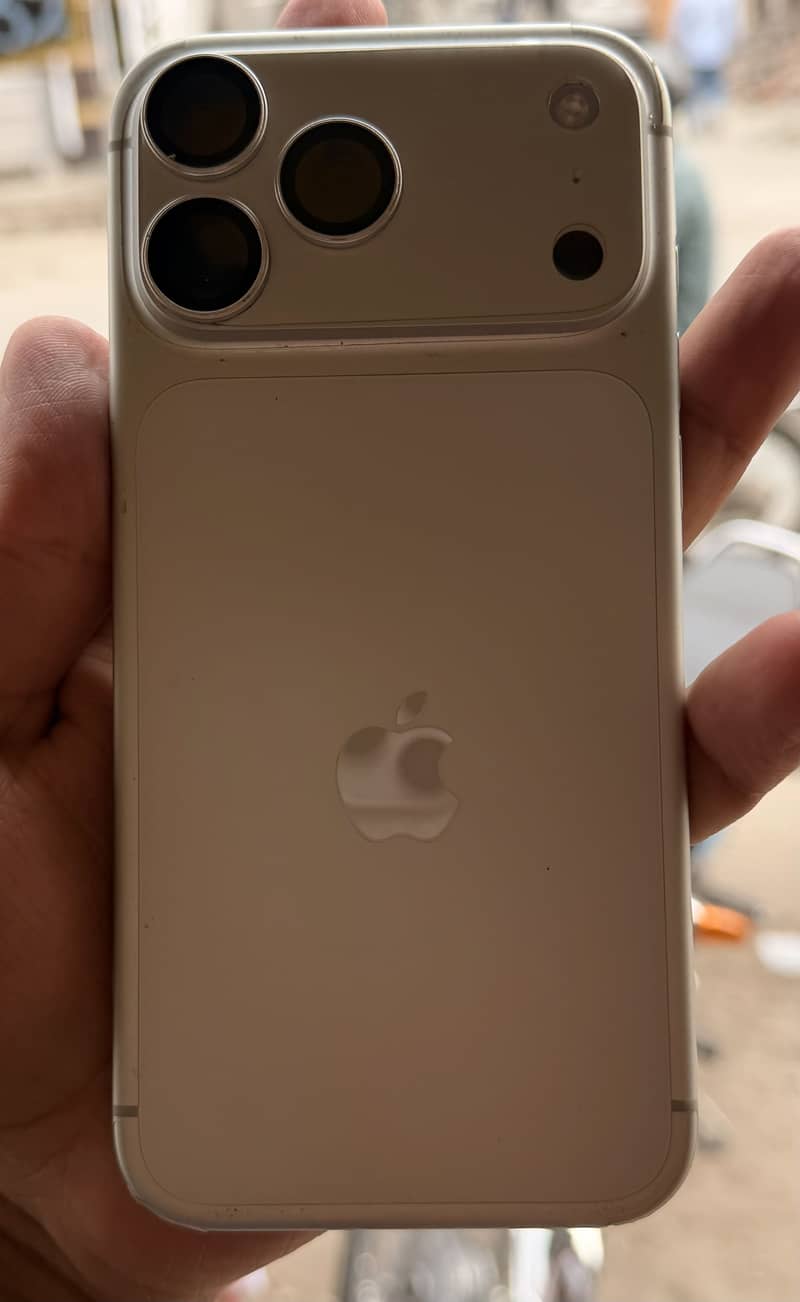 Apple iPhone 17 Pro Max 1