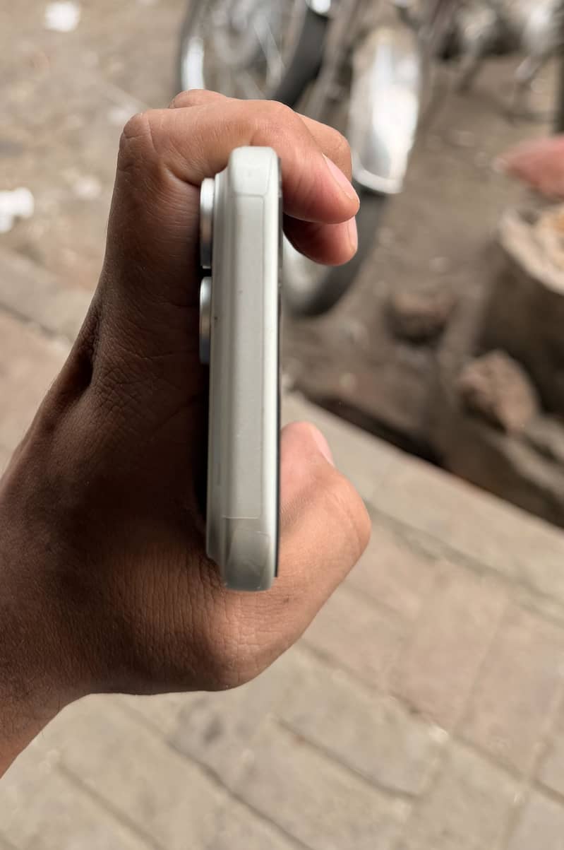 Apple iPhone 17 Pro Max 4