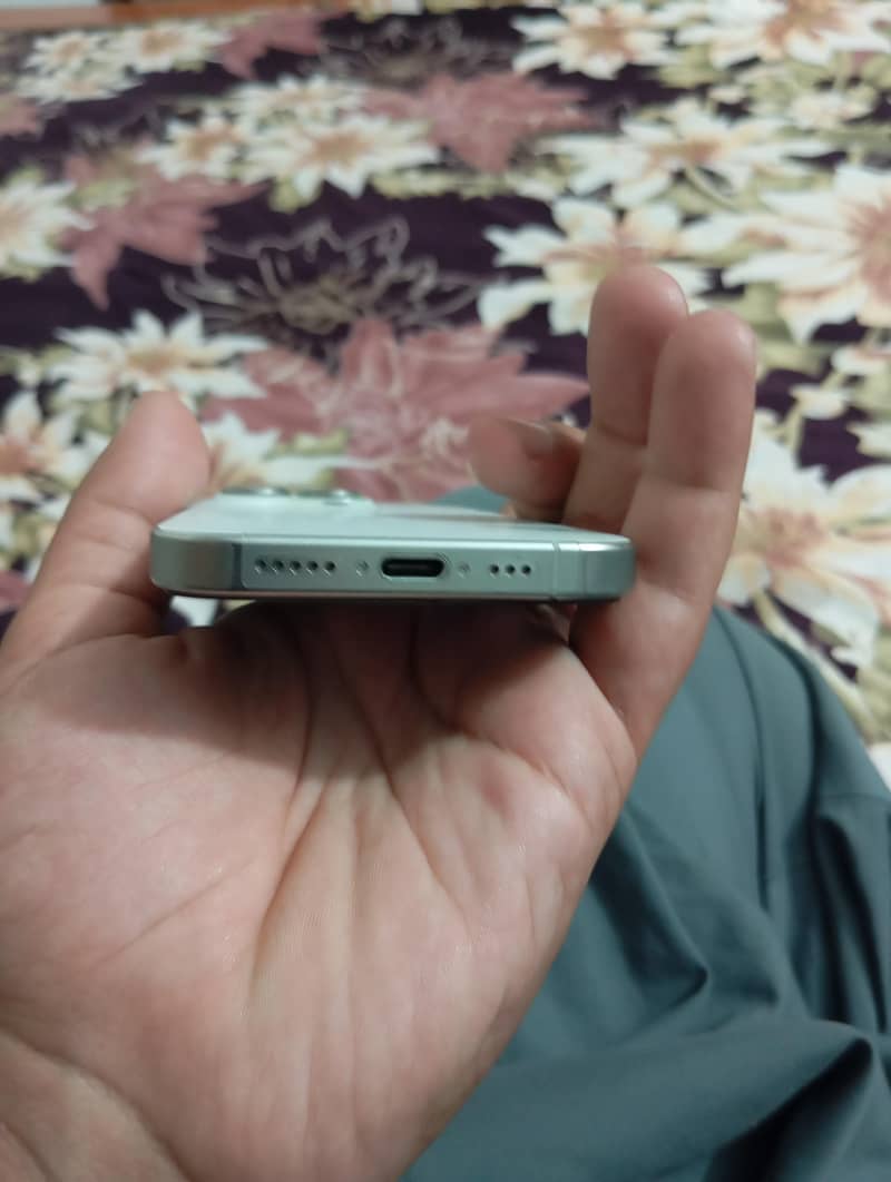 Apple iPhone 15 Pro 2