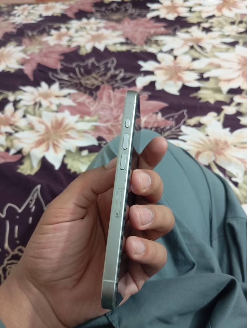 Apple iPhone 15 Pro 3