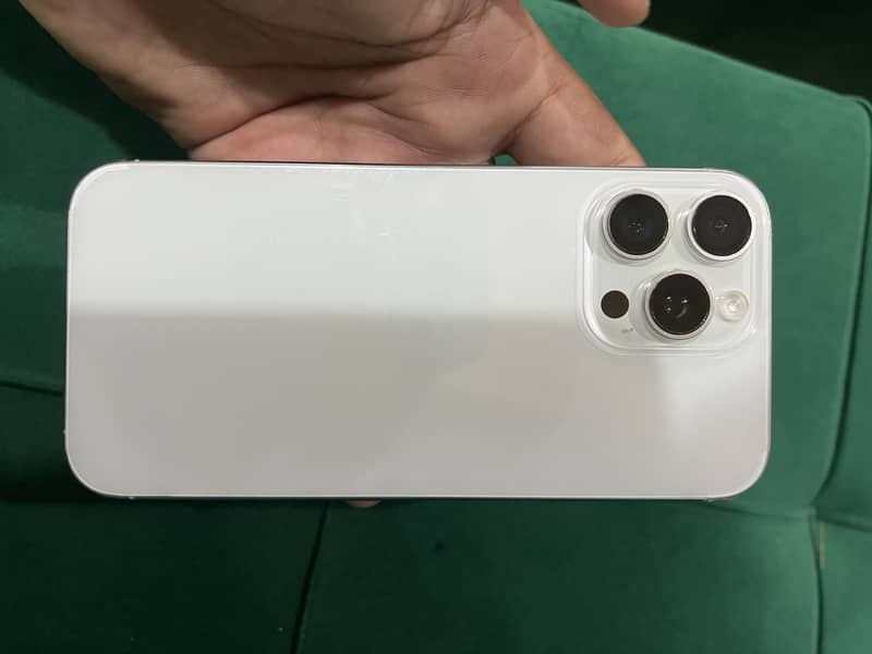 Apple iPhone 16 Pro Max 7