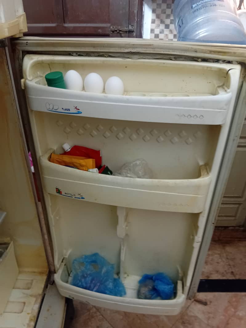 fridge in working condition 5