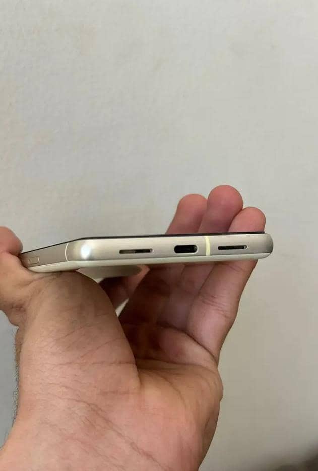 Google Pixel 7 4