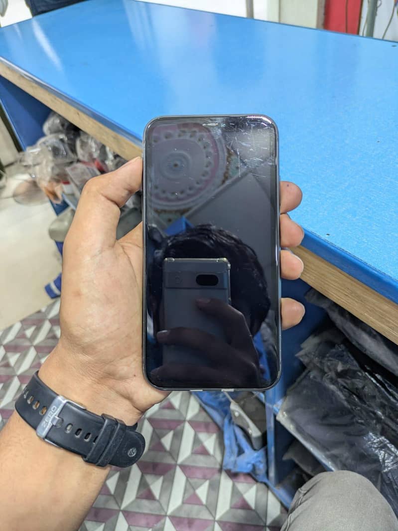 Apple iPhone 11 4