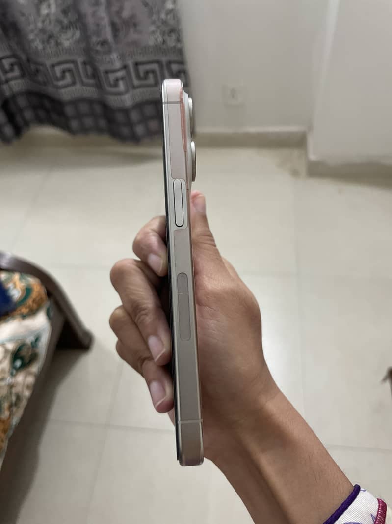 Apple iPhone 15 Pro 3