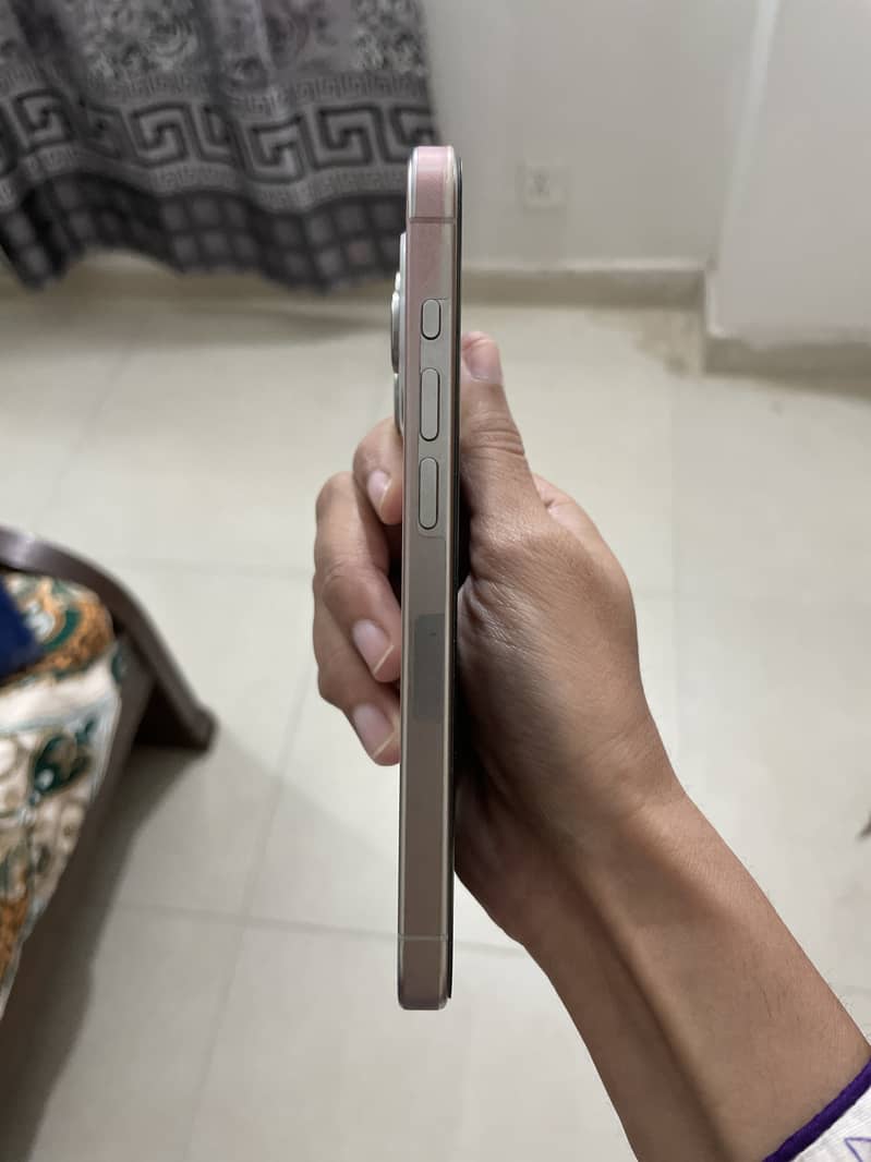 Apple iPhone 15 Pro 4