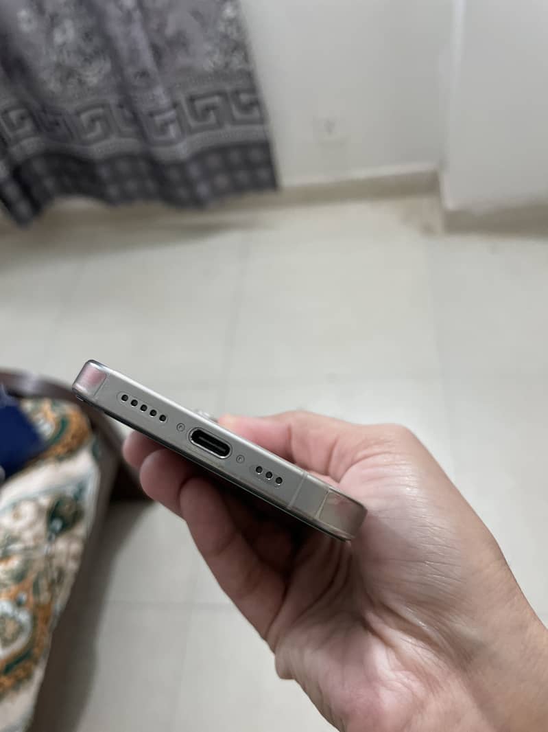 Apple iPhone 15 Pro 6