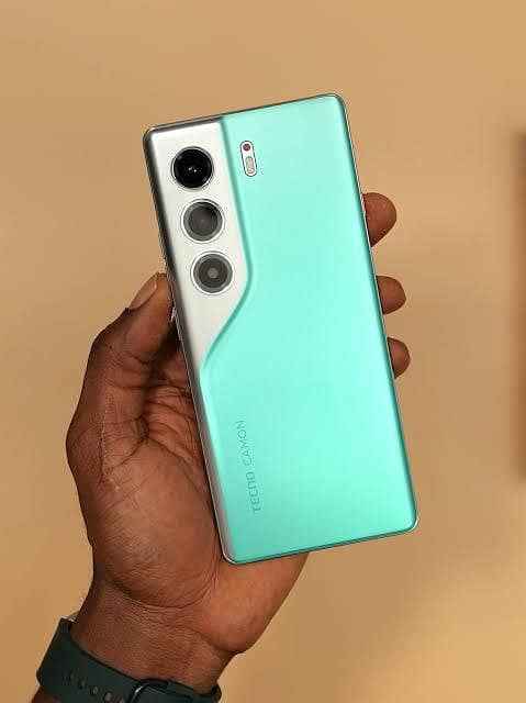 Tecno CAMON 40 Pro 0
