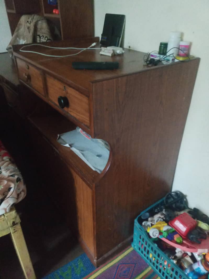 TV trolly table 0