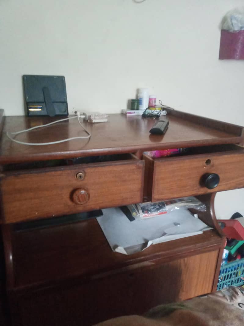 TV trolly table 2