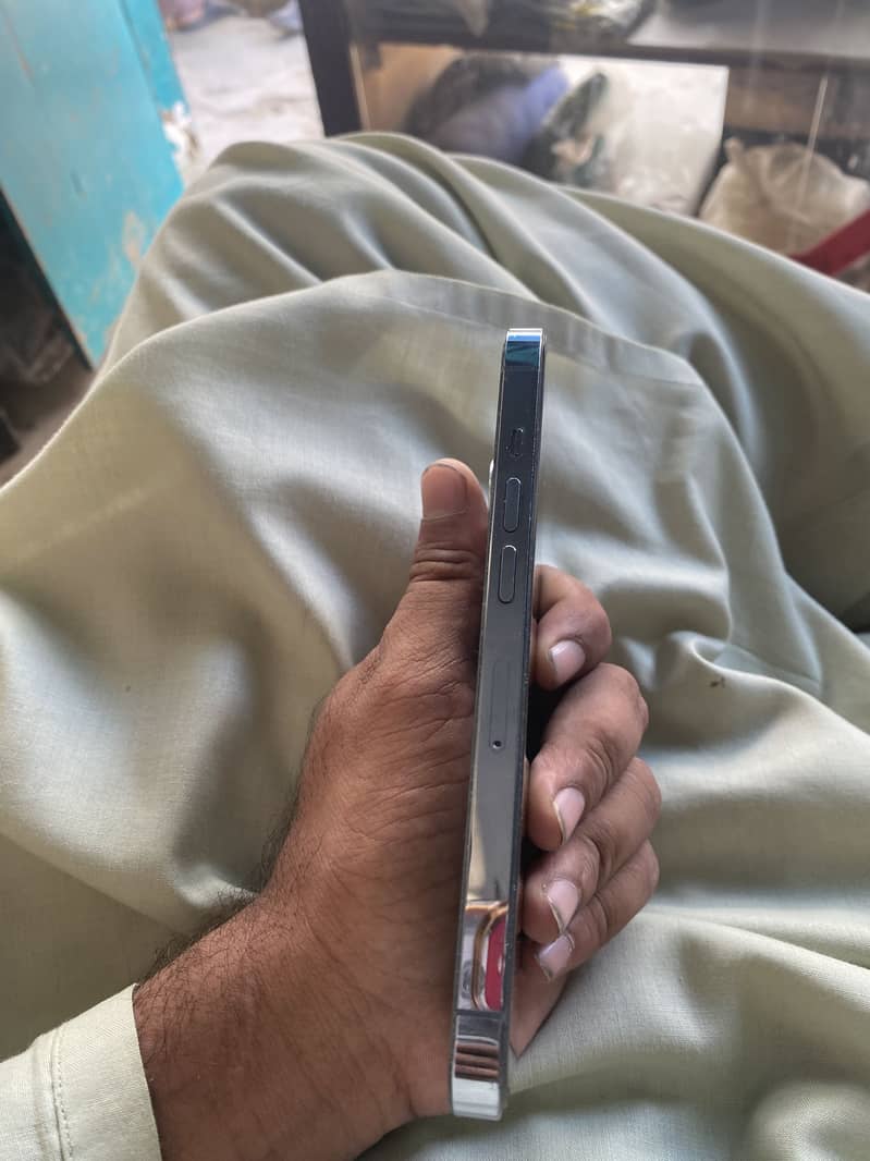 Apple iPhone 13 Pro 4