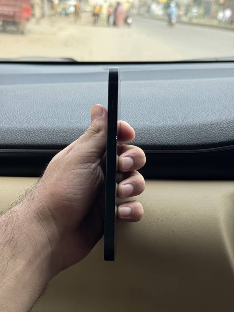 Apple iPhone 13 jv 3