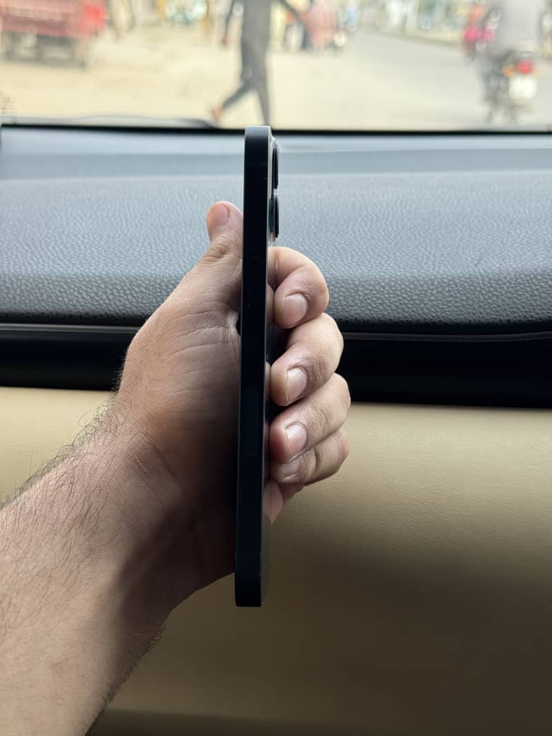Apple iPhone 13 jv 4