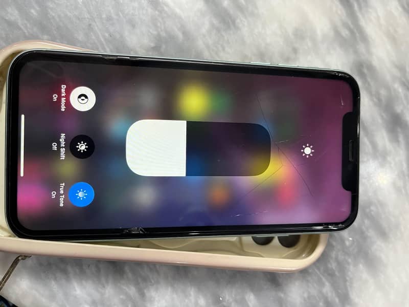 Apple iPhone 11 4