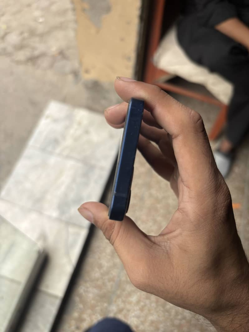 Apple iPhone 12 mini 4